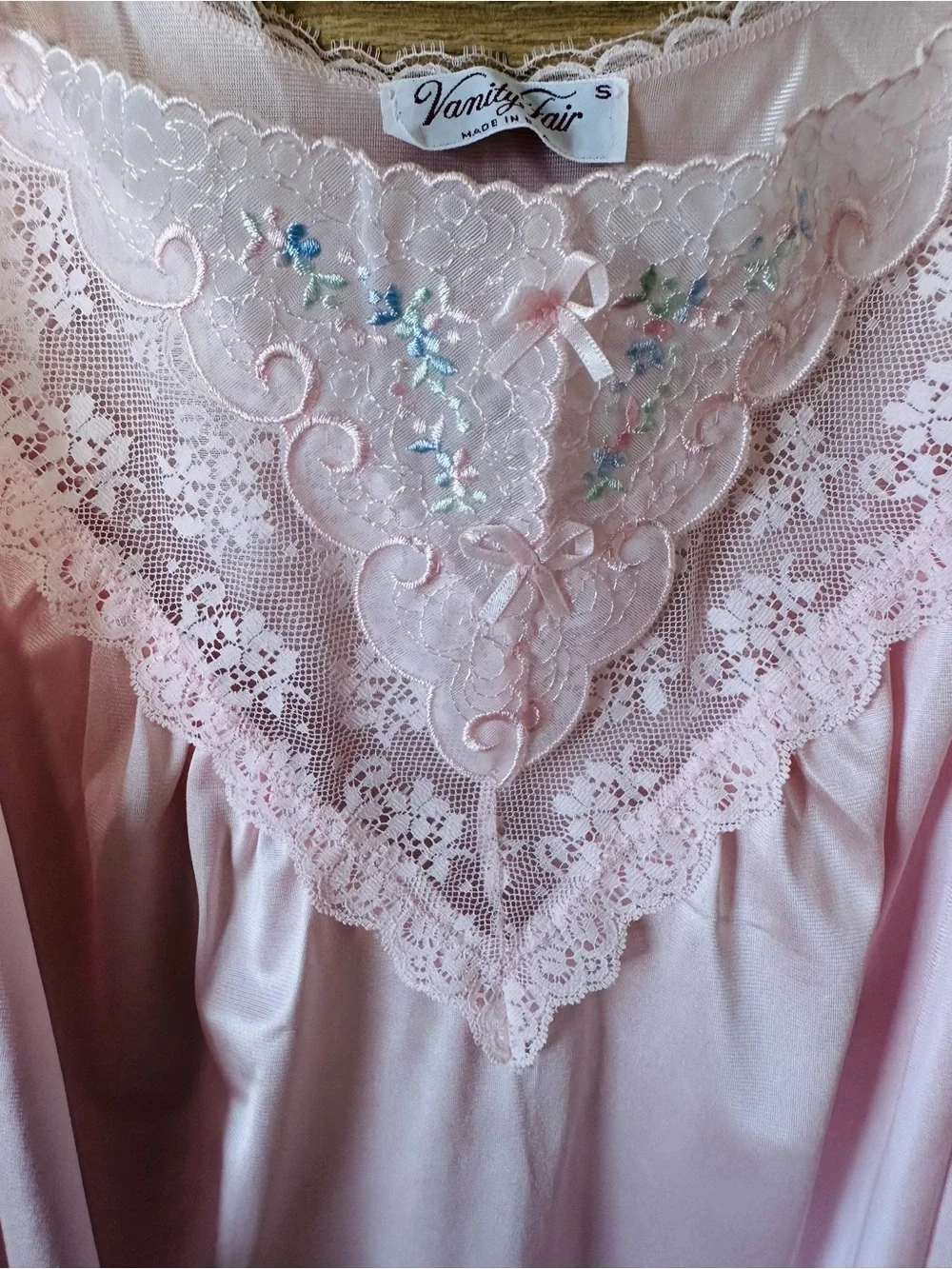Vintage 70s Vanity Fair Pale Pink Satin Lace-Trim Chemise